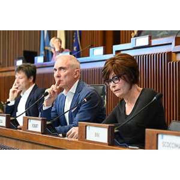 Il presidente della VI Commissione, Roberto Novelli (FI), e l'assessore regionale Alessia Rosolen - Il presidente della VI Commissione, Roberto Novelli (FI), e l'assessore regionale Alessia Rosolen