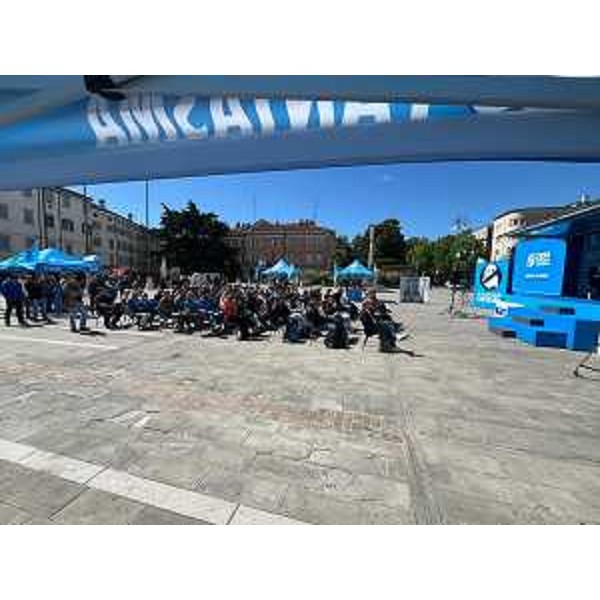 Il pubblico dell'evento Uil in piazza Vittoria a Gorizia - Il pubblico dell'evento Uil in piazza Vittoria a Gorizia