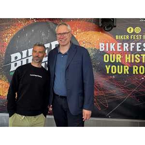 Il presidente Bordin con il pilota Marco Melandri, testimonial dell'edizione 2025 - Il presidente Bordin con il pilota Marco Melandri, testimonial dell'edizione 2025