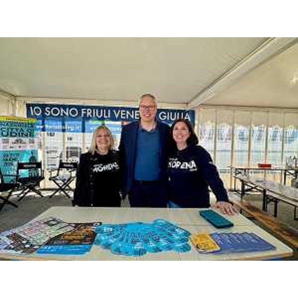 Il presidente Bordin con due rappresentanti del Motoclub Morena - Il presidente Bordin con due rappresentanti del Motoclub Morena