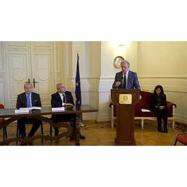 La cerimonia di consegna nei saloni della Prefettura di Trieste, dei diplomi di onorificenza dell'Ordine al Merito della Repubblica Italiana - La cerimonia di consegna nei saloni della Prefettura di Trieste, dei diplomi di onorificenza dell'Ordine al Merito della Repubblica Italiana