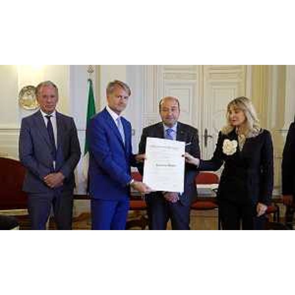 La cerimonia di consegna nei saloni della Prefettura di Trieste, dei diplomi di onorificenza dell'Ordine al Merito della Repubblica Italiana - La cerimonia di consegna nei saloni della Prefettura di Trieste, dei diplomi di onorificenza dell'Ordine al Merito della Repubblica Italiana