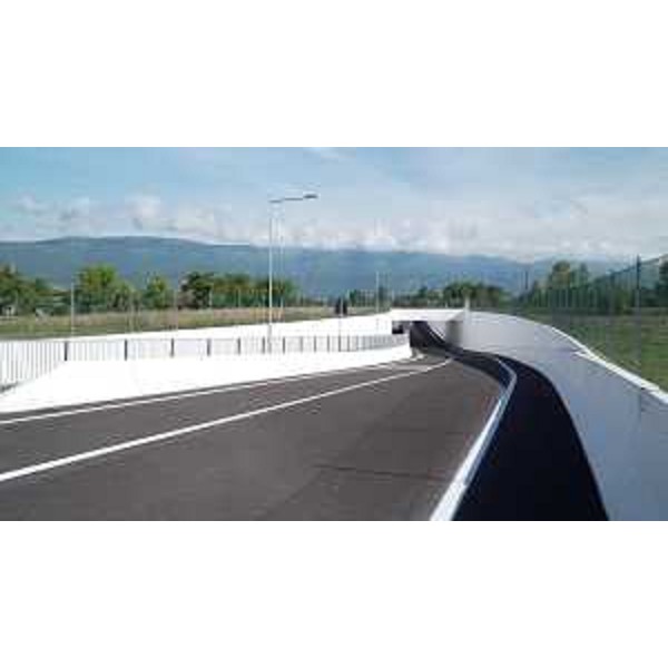 Un tratto della Gronda Est di Sacile in prossimità del raccordo con la rotonda di via Flangini. - Un tratto della Gronda Est di Sacile in prossimità del raccordo con la rotonda di via Flangini.