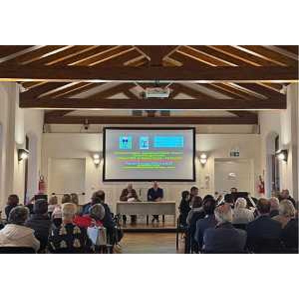 L'evento musicale a Latisana, con al tavolo dei relatori il presidente del Cr Fvg, Mauto Bordin - L'evento musicale a Latisana, con al tavolo dei relatori il presidente del Cr Fvg, Mauto Bordin