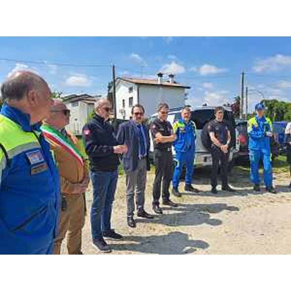 L'assessore regionale alla Protezione civile Riccardo Riccardi (terza da sinistra) - L'assessore regionale alla Protezione civile Riccardo Riccardi (terza da sinistra)