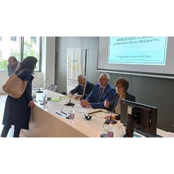 Il presidente Bordin al centro del tavolo dei relatori prima dell'inizio della cerimonia - Il presidente Bordin al centro del tavolo dei relatori prima dell'inizio della cerimonia