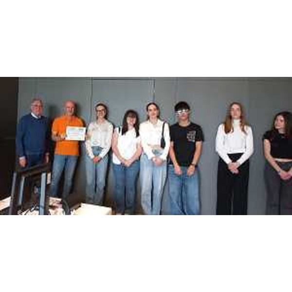 Un'altra premiazione alla presenza del consigliere regionale Moreno Lirutti, primo da sinistra - Un'altra premiazione alla presenza del consigliere regionale Moreno Lirutti, primo da sinistra