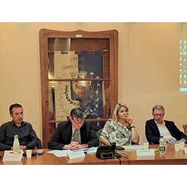 L'assessore regionale alle Risorse agroalimentari, forestali e ittiche Stefano Zannier (primo a destra) alla presentazione del nuovo impianto irriguo di Corno di Rosazzo. - L'assessore regionale alle Risorse agroalimentari, forestali e ittiche Stefano Zannier (primo a destra) alla presentazione del nuovo impianto irriguo di Corno di Rosazzo.