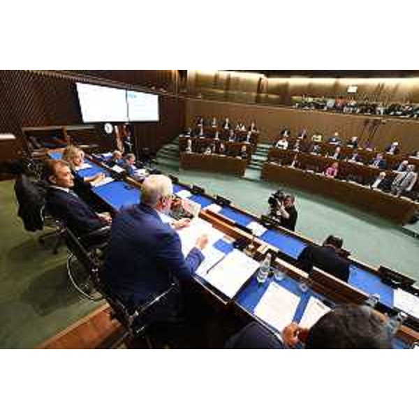 I lavori durante la seduta del Consiglio regionale del Friuli Venezia Giulia - I lavori durante la seduta del Consiglio regionale del Friuli Venezia Giulia