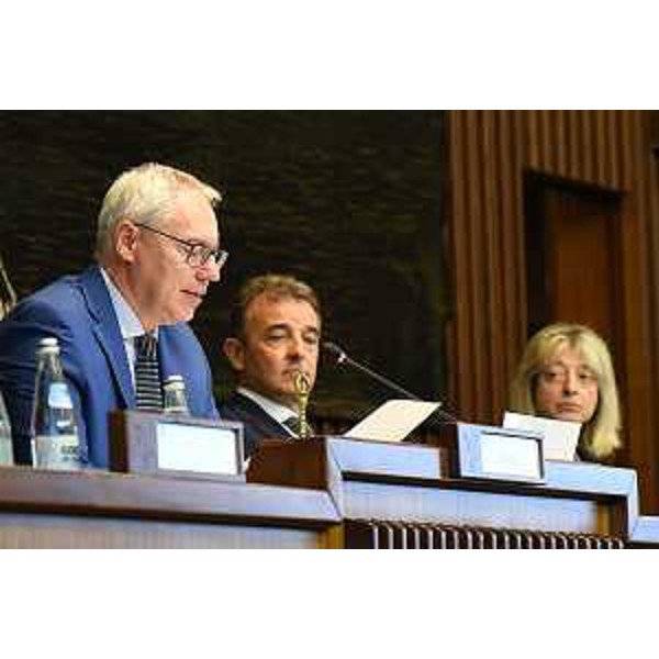 Un altro momento della celebrazione in Aula, con il presidente Bordin e i dirigenti dell'Associazione esposti amianto di Monfalcone - Un altro momento della celebrazione in Aula, con il presidente Bordin e i dirigenti dell'Associazione esposti amianto di Monfalcone