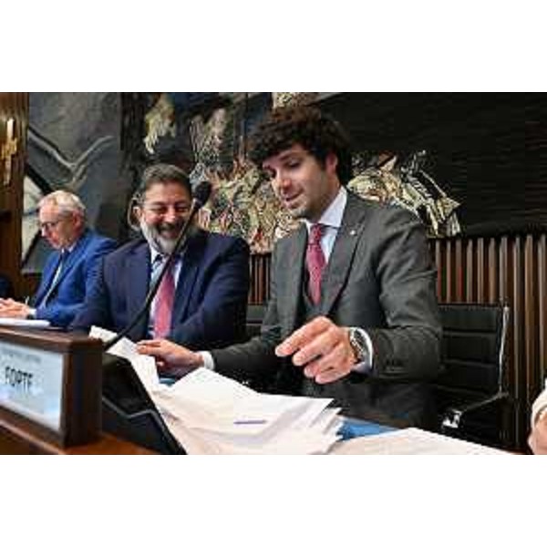 Il consigliere Simone Polesello (Fedriga presidente) durante lo spoglio dei voti - Il consigliere Simone Polesello (Fedriga presidente) durante lo spoglio dei voti