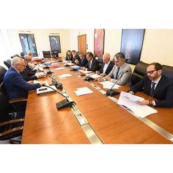 La Giunta per le nomina riunitasi prima dell'apertura dei lavori dell'Aula - La Giunta per le nomina riunitasi prima dell'apertura dei lavori dell'Aula