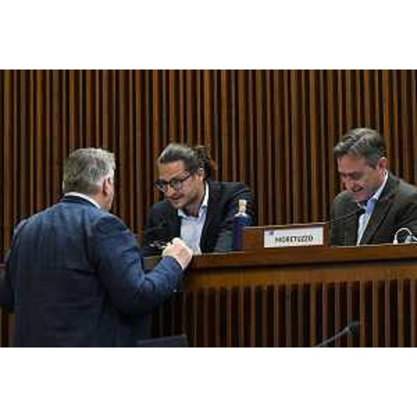 Enrico Bullian e Massimo Moretuzzo (Patto per l'Autonomia-Civica Fvg) si confrontano con Diego Bernardis (Fp) - Enrico Bullian e Massimo Moretuzzo (Patto per l'Autonomia-Civica Fvg) si confrontano con Diego Bernardis (Fp)