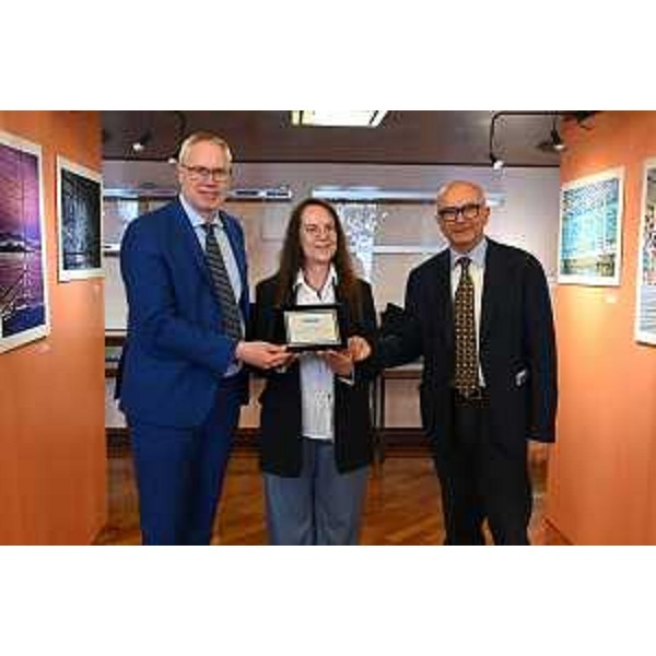 Da sinistra il presidente del Consiglio regionale Mauro Bordin, Alessandra Mitakidis e il consigliere Michele Lobianco - Da sinistra il presidente del Consiglio regionale Mauro Bordin, Alessandra Mitakidis e il consigliere Michele Lobianco 