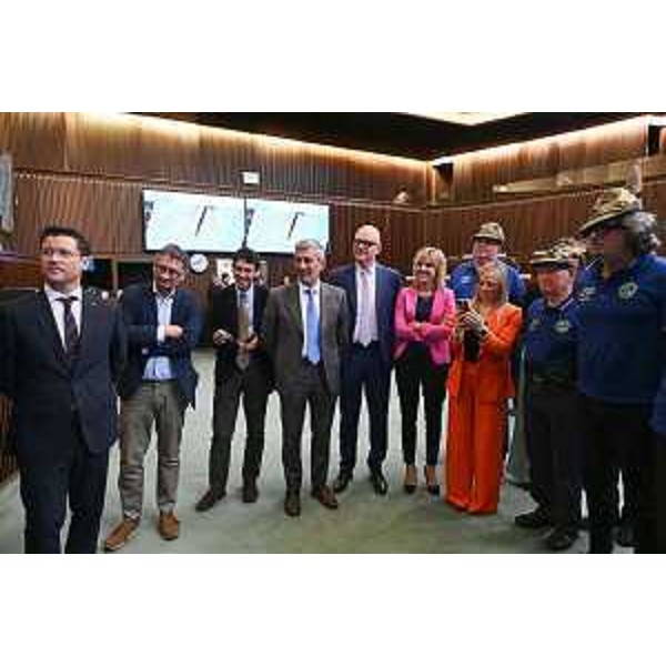 I consiglieri regionali presenti all'incontro con la delegazione Ana di Pordenone - I consiglieri regionali presenti all'incontro con la delegazione Ana di Pordenone