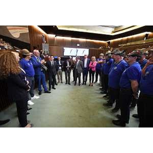 Gli alpini di Pordenone ospiti in Consiglio regionale - Gli alpini di Pordenone ospiti in Consiglio regionale 