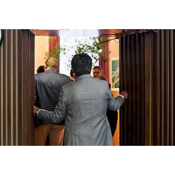 Il capogruppo leghista Antonio Calligaris chiude la prota dell'Aula dopo l'uscita dei consiglieri di opposizione - Il capogruppo leghista Antonio Calligaris chiude la prota dell'Aula dopo l'uscita dei consiglieri di opposizione