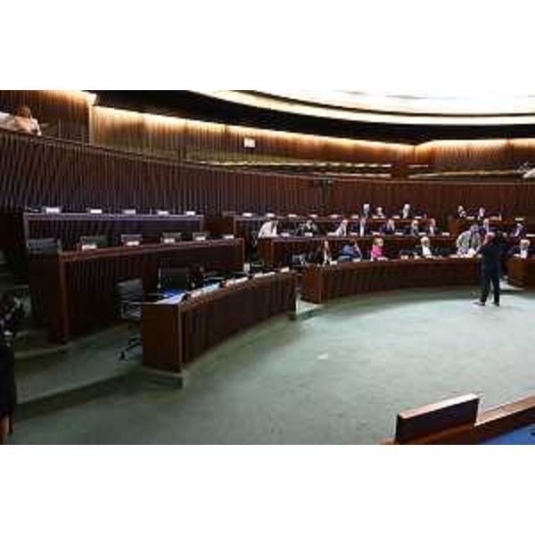 L'Aula con i banchi delle Opposizioni vuoti - L'Aula con i banchi delle Opposizioni vuoti