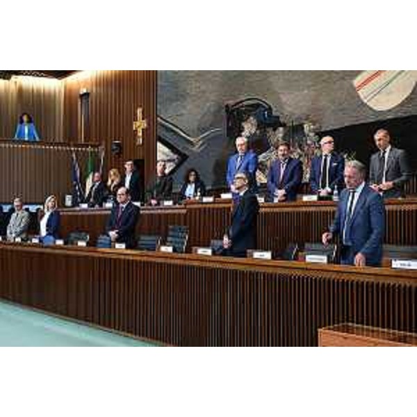 Il Conisglio regionale si ferma per un minuto di raccoglimento in memoria di Nino Benvenuti - Il Conisglio regionale si ferma per un minuto di raccoglimento in memoria di Nino Benvenuti