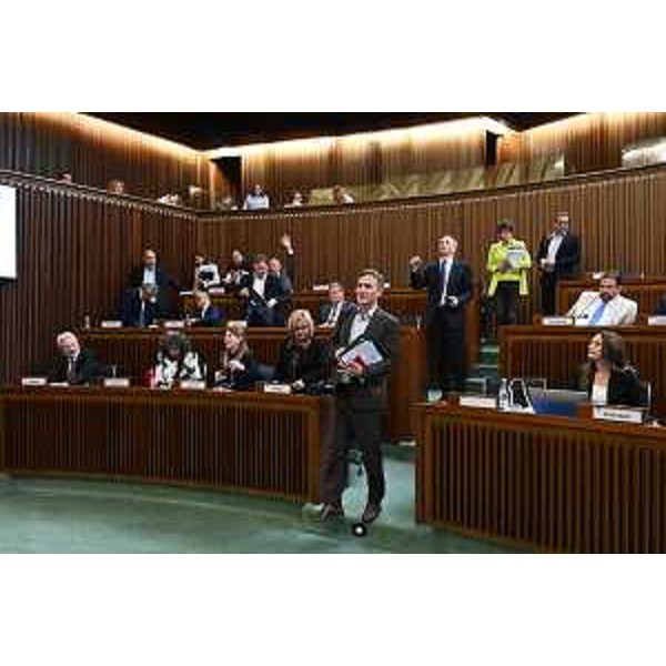 L'istante in cui gli esponenti delle Opposizioni lasciano l'Aula - L'istante in cui gli esponenti delle Opposizioni lasciano l'Aula