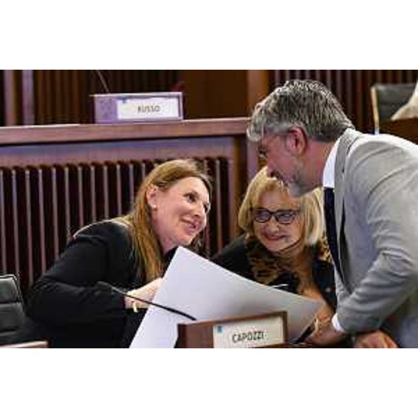 Antonio Calligaris (Lega), a destra nella foto, con Rosaria Capozzi (M5S) e Laura Fasiolo (Pd) - Antonio Calligaris (Lega), a destra nella foto, con Rosaria Capozzi (M5S) e Laura Fasiolo (Pd)