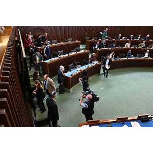 Le Opposizioni abbandonano l'Aula - Le Opposizioni abbandonano l'Aula