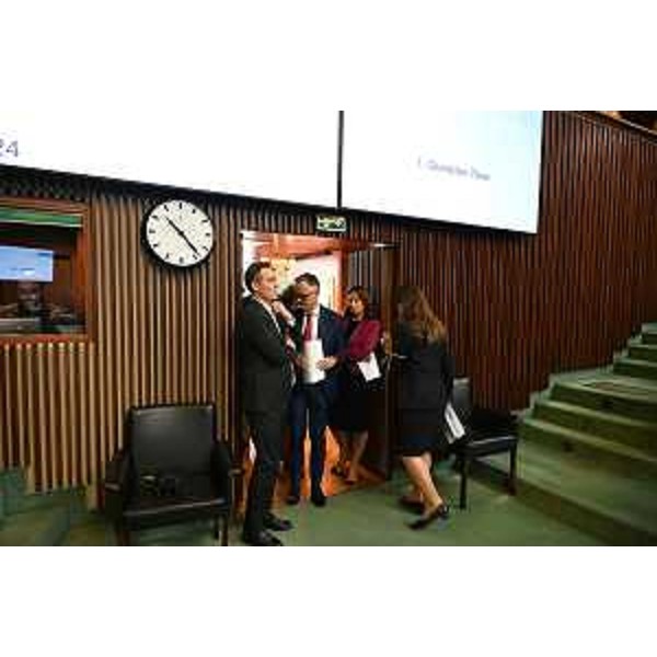 Gli esponenti delle Opposizioni lasciano l'Aula - Gli esponenti delle Opposizioni lasciano l'Aula