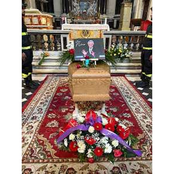 Il feretro del campione di pugilato Nino Benvenuti nella chiesa degli Artisti a Roma - Il feretro del campione di pugilato Nino Benvenuti nella chiesa degli Artisti a Roma