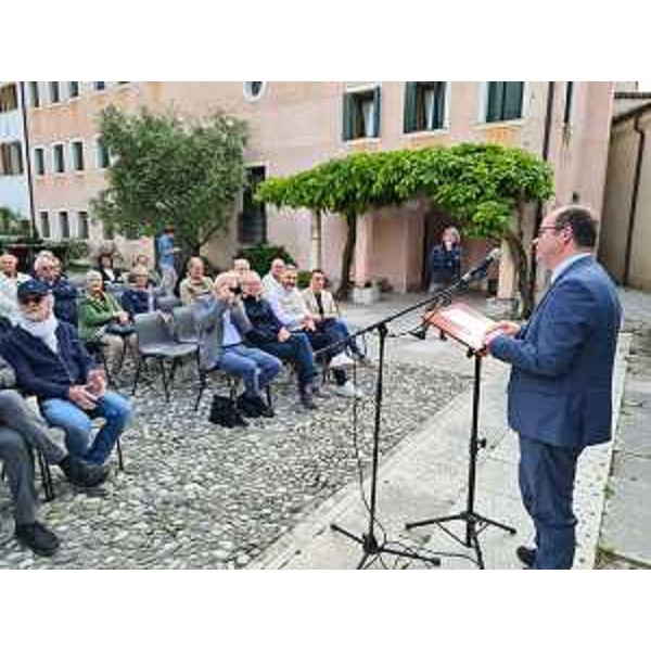 Il vicegovernatore Anzil all'inaugurazione della mostra "Theatron" a San Vito al Tagliamento - Il vicegovernatore Anzil all'inaugurazione della mostra "Theatron" a San Vito al Tagliamento 