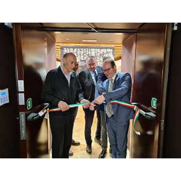 Il vicegovernatore Anzil durante il taglio del nastro - Il vicegovernatore Anzil durante il taglio del nastro