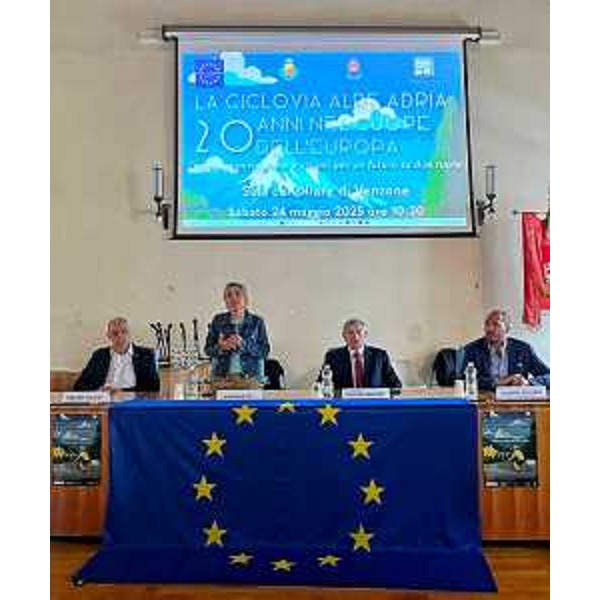 L'assessore Zilli nel corso del suo intervento - L'assessore Zilli nel corso del suo intervento