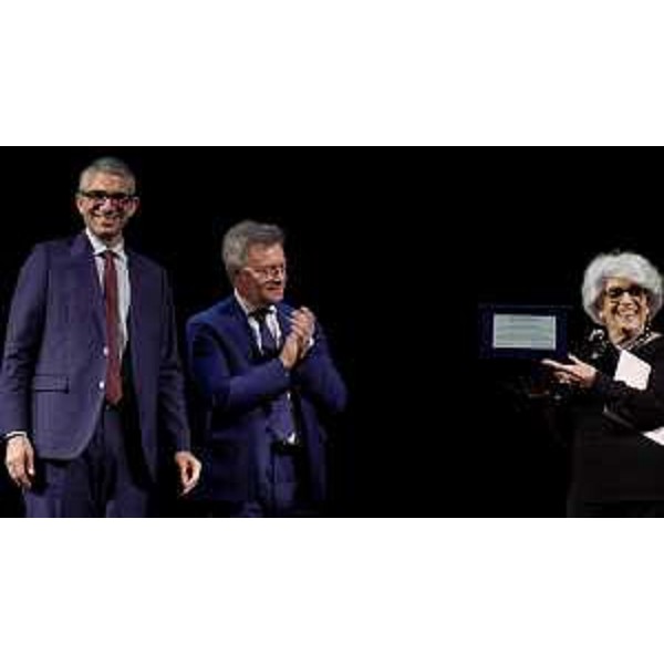 Una fase della cerimonia svoltasi al teatro Rossetti di Trieste - Una fase della cerimonia svoltasi al teatro Rossetti di Trieste