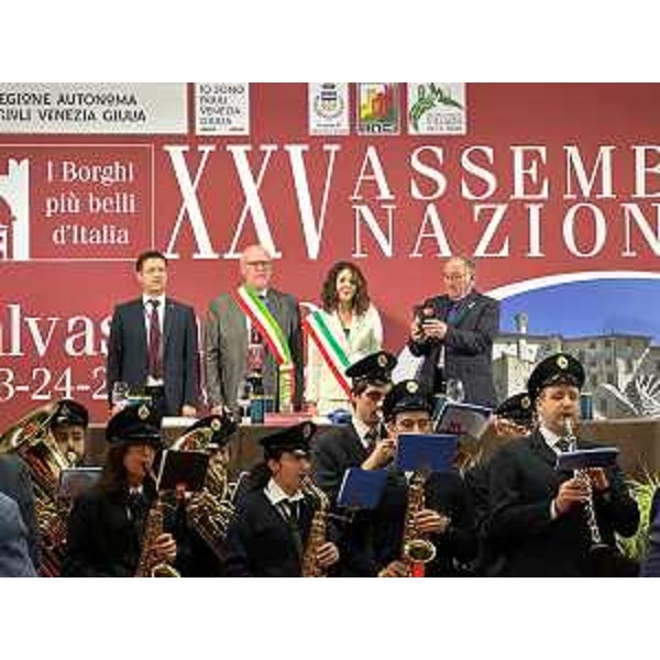 Markus Maurmair (FdI), primo a sinistra, alla XXV assemblea nazionale de "I Borghi più Belli d'Italia" tenutasi a Valvasone Arzene - Markus Maurmair (FdI), primo a sinistra, alla XXV assemblea nazionale de "I Borghi più Belli d'Italia" tenutasi a Valvasone Arzene