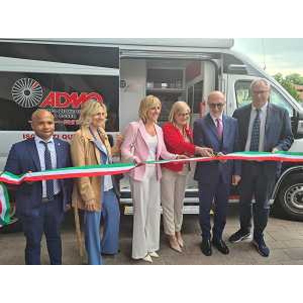 Il momento del taglio del nastro - Il momento del taglio del nastro