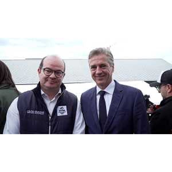 Il vicegovernatore Mario Anzil con il primo ministro sloveno Robert Golob nei pressi del traguardo del Giro d'Italia a Gorizia - Il vicegovernatore Mario Anzil con il primo ministro sloveno Robert Golob nei pressi del traguardo del Giro d'Italia a Gorizia 