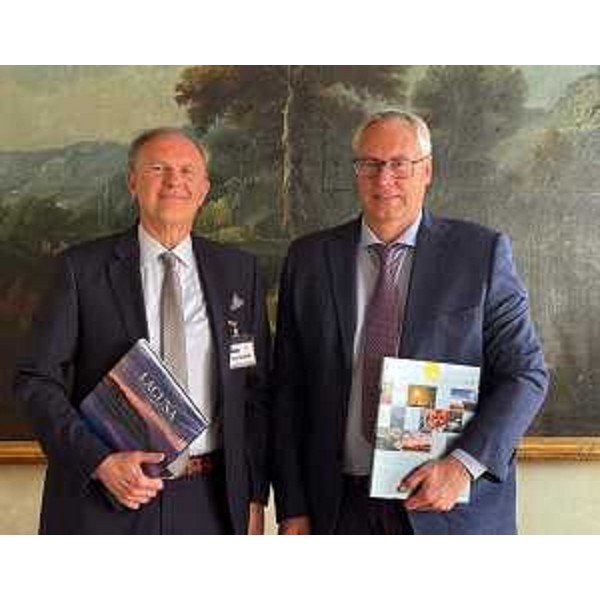 Mauro Bordin, presidente del Consiglio regionale Fvg, accanto al presidente del Cosef Marco Bruseschi, a sinistra nella foto - Mauro Bordin, presidente del Consiglio regionale Fvg, accanto al presidente del Cosef Marco Bruseschi, a sinistra nella foto