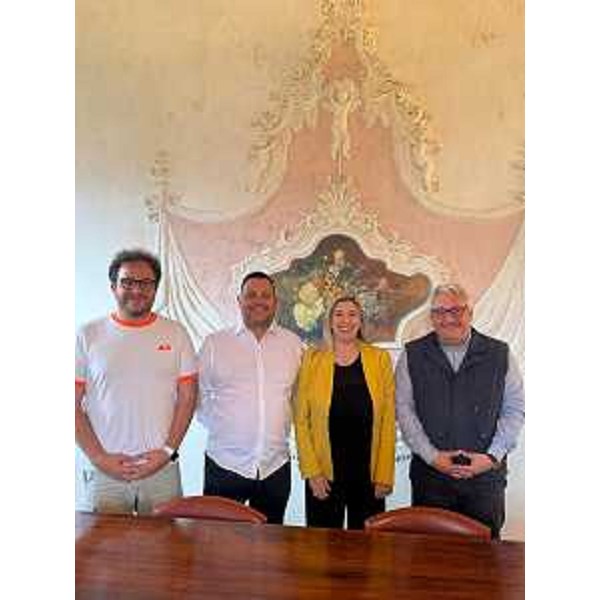 L'assessore regionale Cristina Amirante al centro, da destra il sindaco Enrico Sarcinelli e gli assessori Michele Zuliani e Davide Lauretano. - L'assessore regionale Cristina Amirante al centro, da destra il sindaco Enrico Sarcinelli e gli assessori Michele Zuliani e Davide Lauretano.