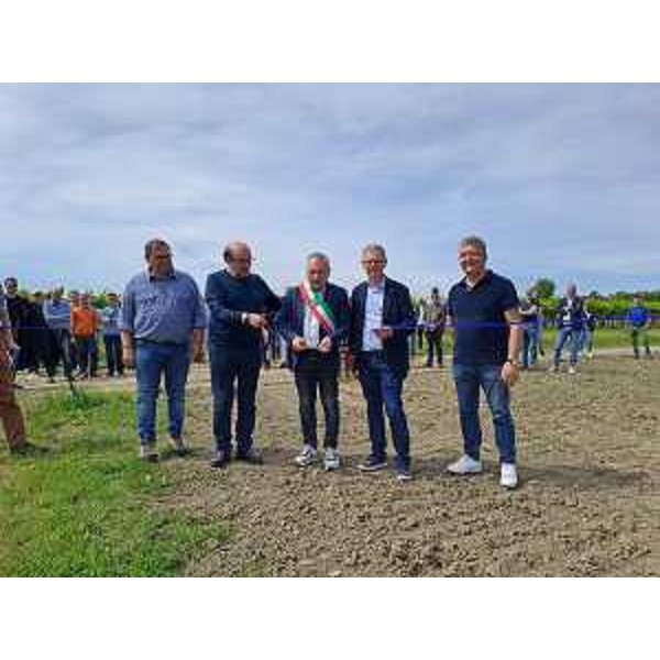 Lassessore regionale alle Risorse agroalimentari, forestali e ittiche Stefano Zannier (secondo da dx) all'inaugurazione del primo agrivoltaico avanzato del Friuli Venezia Giulia a Palazzolo dello Stella. - Lassessore regionale alle Risorse agroalimentari, forestali e ittiche Stefano Zannier (secondo da dx) all'inaugurazione del primo agrivoltaico avanzato del Friuli Venezia Giulia a Palazzolo dello Stella.