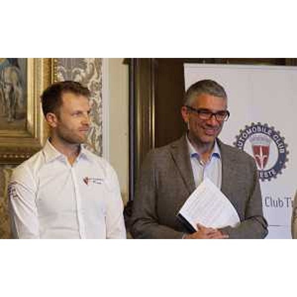 La presentazione della nona edizione della "Mitteleuropean Race - La Salita della Trieste-Opicina". A destra lassessore alle Autonomie locali Pierpaolo Roberti. - La presentazione della nona edizione della "Mitteleuropean Race - La Salita della Trieste-Opicina". A destra lassessore alle Autonomie locali Pierpaolo Roberti. 