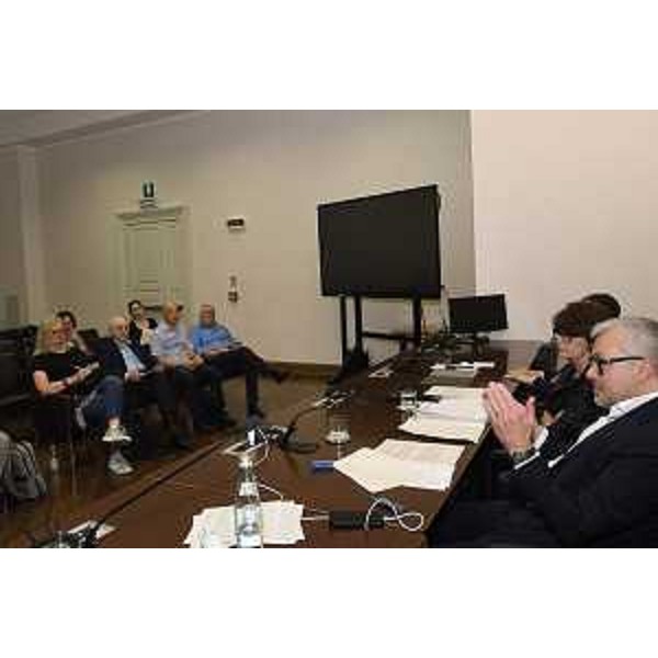 Gli assessori regionali alle Attività produttive, Sergio Emidio Bini, e al Lavoro, Alessia Rosolen, durante l'incontro con le sigle sindacali in merito alla crisi della Tirso. - Gli assessori regionali alle Attività produttive, Sergio Emidio Bini, e al Lavoro, Alessia Rosolen, durante l'incontro con le sigle sindacali in merito alla crisi della Tirso.