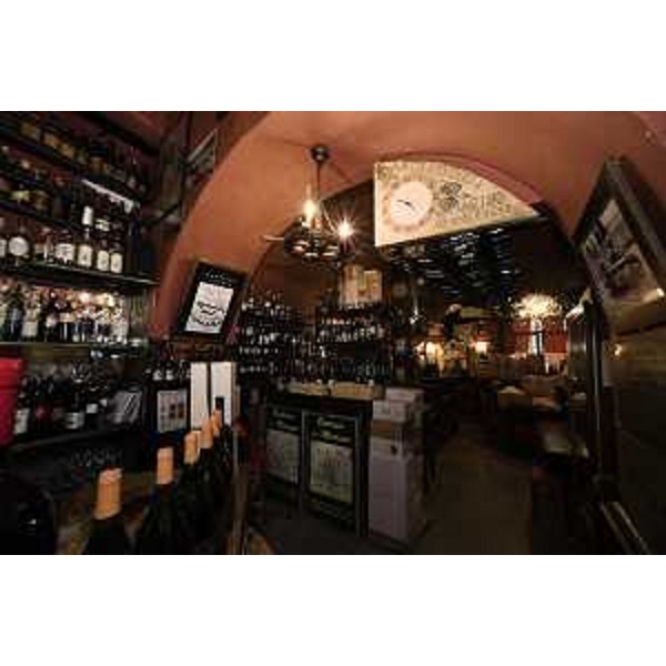 Gli spazi interni dello storico locale - Gli spazi interni dello storico locale