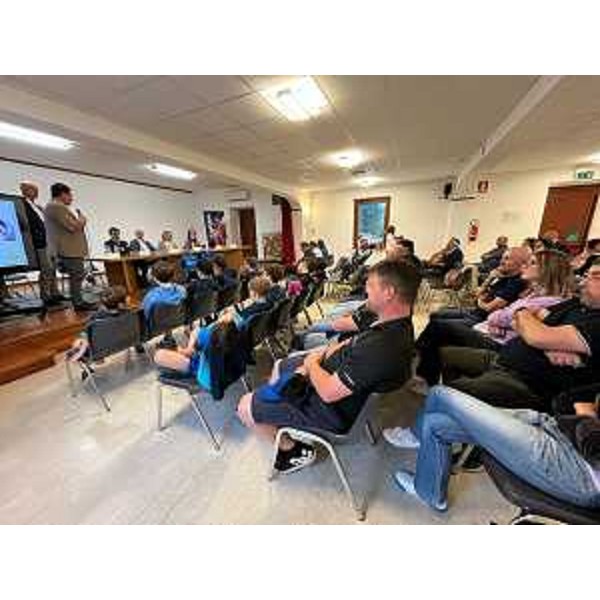 Il pubblico presente in sala a Flaibano per l'incontro sul trust "Dopo di noi" - Il pubblico presente in sala a Flaibano per l'incontro sul trust "Dopo di noi"