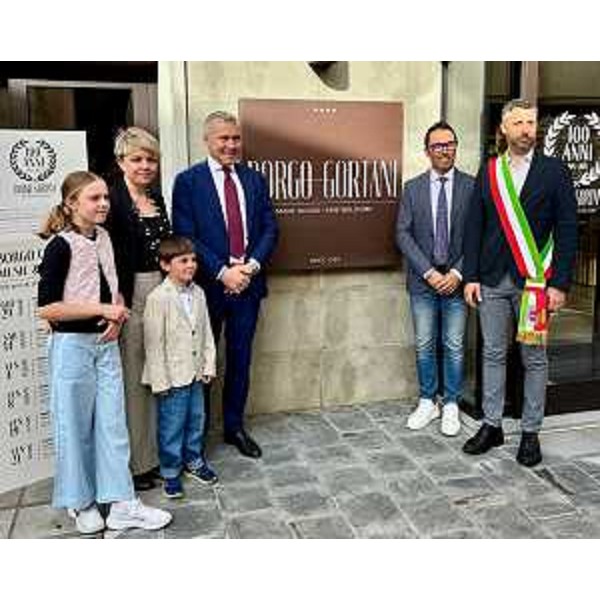 L'assessore regionale Sergio emidio Bini (terzo da destra) alla cerimonina di oggi - L'assessore regionale Sergio emidio Bini (terzo da destra) alla cerimonina di oggi