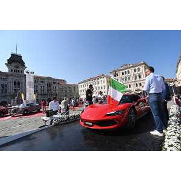 L'assessore Roberti dà il via alla seconda tappa della Mitteleuropean Race - L'assessore Roberti dà il via alla seconda tappa della Mitteleuropean Race 