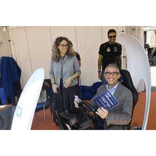 L'assessore regionale Pierpaolo Roberti al simulatore di guida nell'ambito di Ts4Safety - L'assessore regionale Pierpaolo Roberti al simulatore di guida nell'ambito di Ts4Safety