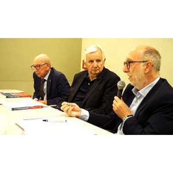 L'assessore Riccardi nel corso del suo intervento - L'assessore Riccardi nel corso del suo intervento