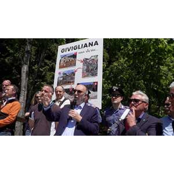 L'assessore Riccardi nel corso del suo intervento - L'assessore Riccardi nel corso del suo intervento