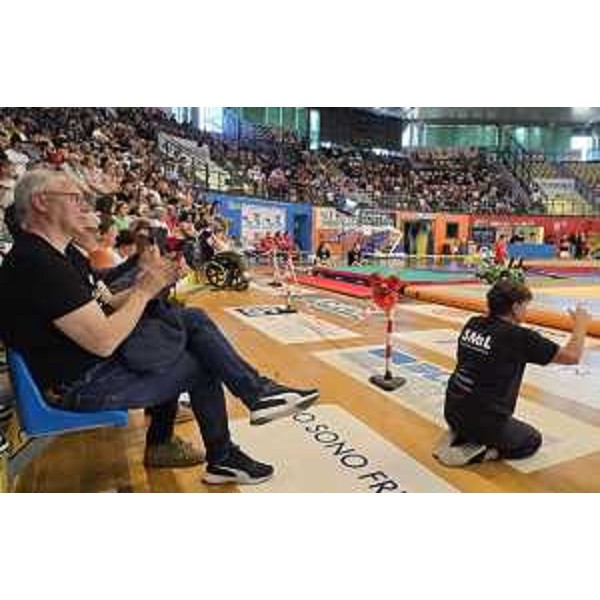 Il presidente Bordin assiste al saggio di fine anno sportivo della Smal di Lestizza al PalaCarnera di Udine - Il presidente Bordin assiste al saggio di fine anno sportivo della Smal di Lestizza al PalaCarnera di Udine