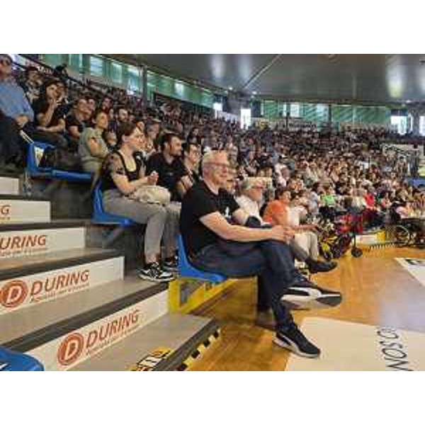 Tra il pubblico, al PalaCarnera, anche il presidente del Cr Fvg, Mauro Bordin - Tra il pubblico, al PalaCarnera, anche il presidente del Cr Fvg, Mauro Bordin