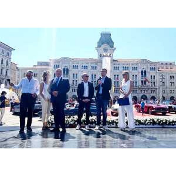 Roberti in piazza Unità a Trieste - Roberti in piazza Unità a Trieste 